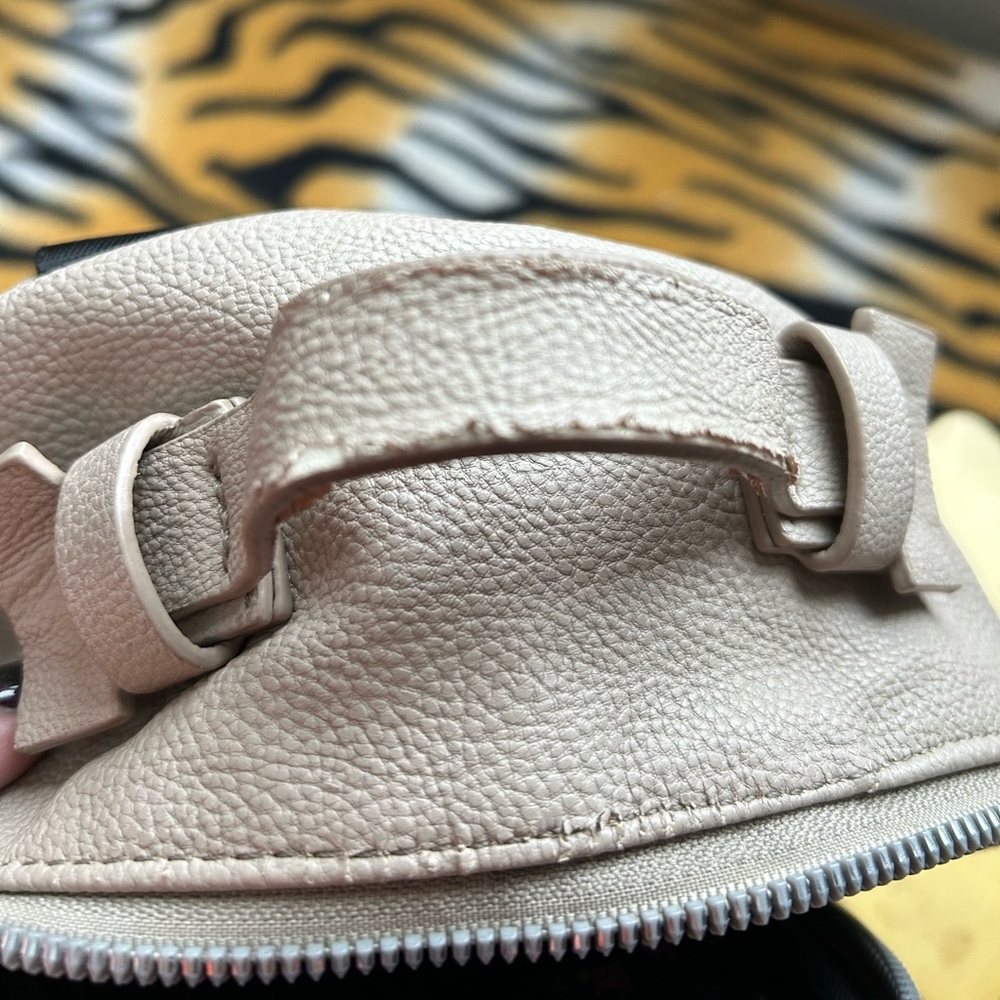 ❤️Betsey Johnson Quilted Heart mini Taupe Backpack - Picture 7 of 7